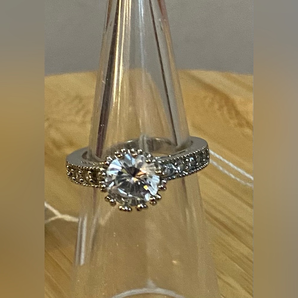 Vintage Avon 925 Sterling Silver Cubic Zirconia ring